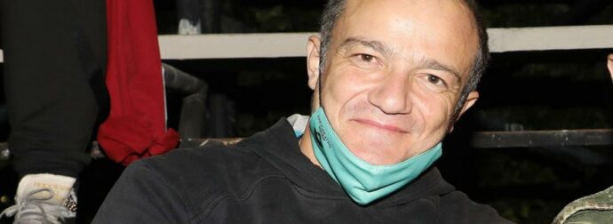 Φώτης Σπύρος: Η πρώτη εμφάνιση μπροστά στις κάμερες μετά την αποκάλυψη για τον καρκίνο του παχέος εντέρου (Βίντεο)