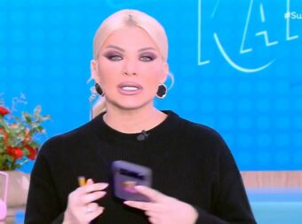 Καινούργιου: Επέστρεψε στο πλατό του Super Κατερίνα – «Είχα μια σημαντική εξέταση!»