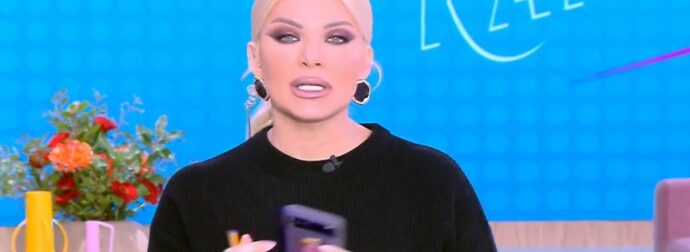 Καινούργιου: Επέστρεψε στο πλατό του Super Κατερίνα – «Είχα μια σημαντική εξέταση!»