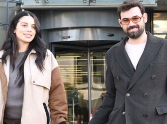 Πολυδερόπουλος – Συμιακού: Βόλτα με τον γιο τους στην παραλία (Φωτογραφία)