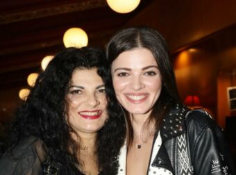 Τρύπη – Καζάκου: Μαμά και κόρη στην πρώτη τους κοινή τηλεοπτική συνέντευξη – Η συνεργασία στο θέατρο