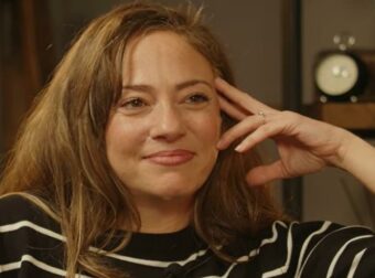 Αλεξάνδρα Ούστα: «Η μητέρα μου πέθανε σε κέντρο απεξάρτησης – Της έκρυβα τα μπουκάλια αλλά μύριζα το αλκοόλ»