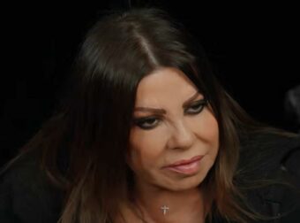 Άντζελα Δημητρίου: «Δεν πιστεύω πια στον έρωτα» – Η εξομολόγηση για τον γιο της, τα δύσκολα παιδικά χρόνια και τη μοναξιά