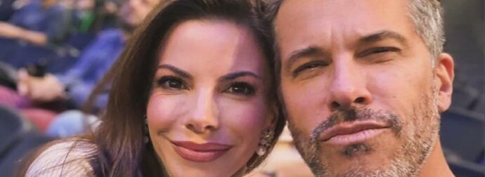 Χάρης & Αντελίνα Βαρθακούρη: 16 χρόνια γάμου και πιο ερωτευμένοι από ποτέ – Η φωτογραφία από την τελετή