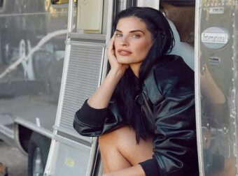 Η Χριστίνα Μπόμπα φόρεσε το corset top στο street style και το έκανε τάση