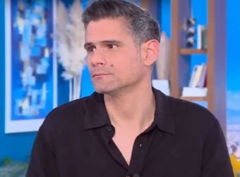 Συγκλονίζει ο Δημήτρης Ουγγαρέζος: «Ήμουν στο φορείο του ασθενοφόρου και η μάνα μου καλούσε επίμονα – Το ένιωθε»