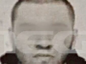 Αμπελόκηποι: Γιος γνωστής Ελληνίδας δημοσιογράφου ο 35χρονος που επιτέθηκε με τσεκούρι