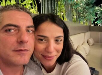 Ρέβη: O σύζυγός της την φωτογραφίζει να θηλάζει τον γιο τους – «Χρόνια πολλά στις γυναίκες»