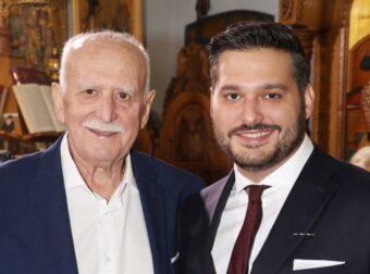 Φοίβος Παπαδάκης: Βραδινή έξοδος με την κούκλα σύντροφό του δυο μήνες μετά τον θάνατο του πατέρα του (Φωτογραφία)