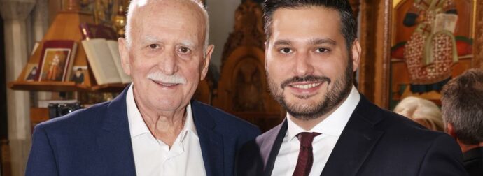 Φοίβος Παπαδάκης: Βραδινή έξοδος με την κούκλα σύντροφό του δυο μήνες μετά τον θάνατο του πατέρα του (Φωτογραφία)