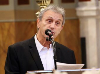 Κηδεία Μαρινέλλας: Καθηλώνει ο Γιώργος Νταλάρας στον επικήδειο – «Καλό ταξίδι, μάνα» (Βίντεο)