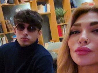 Αγγελική Ηλιάδη: Κι όμως! Ο γιος της δεν ήξερε τη Ρία Ελληνίδου – Η αντίδρασή του (Βίντεο)