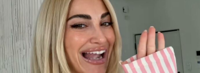 Ιωάννα Τούνη: Υπενθύμισε στους followers της τι γιορτάζουμε την 25η Μαρτίου – «Μην γίνουμε ρεζίλι»